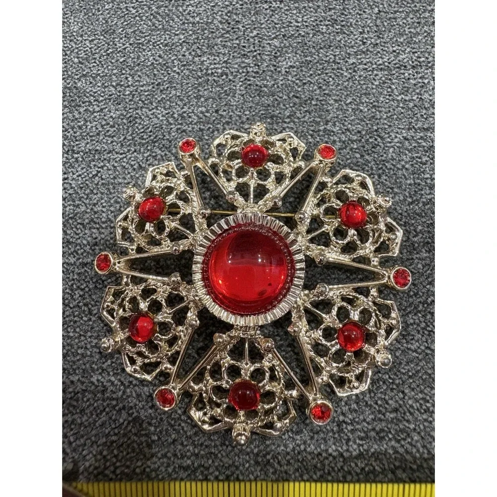 Sarah Coventry Serenade Filigree Star Red Cabochon‎ Rhinestones Pin Brooch